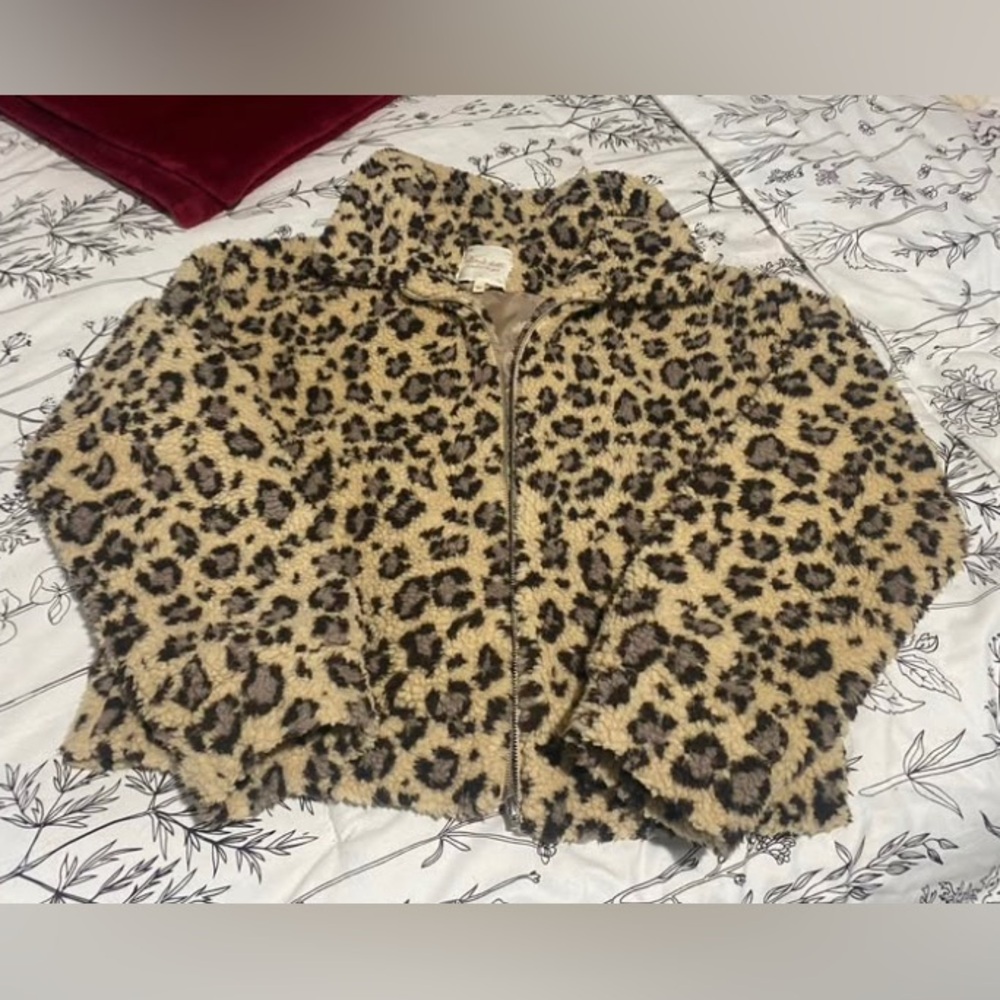 Boutique style Leopard print coat.